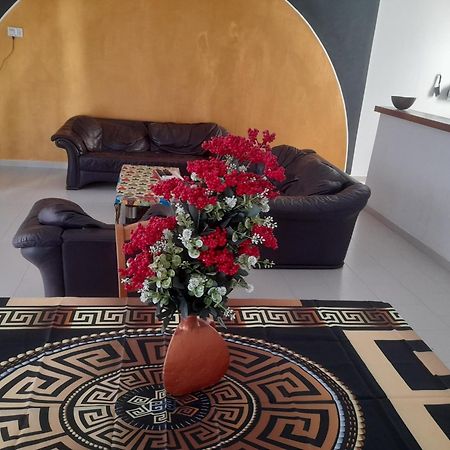 Appartement Familial Spacieux Avec Climatisation Ziguinchor Eksteriør billede