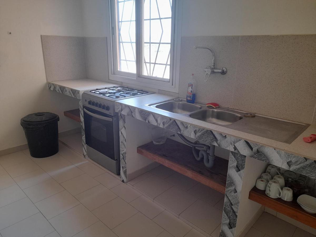 Appartement Familial Spacieux Avec Climatisation Ziguinchor Eksteriør billede