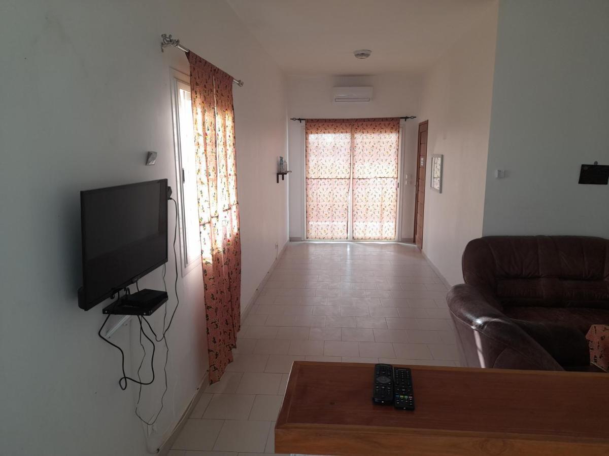 Appartement Familial Spacieux Avec Climatisation Ziguinchor Eksteriør billede