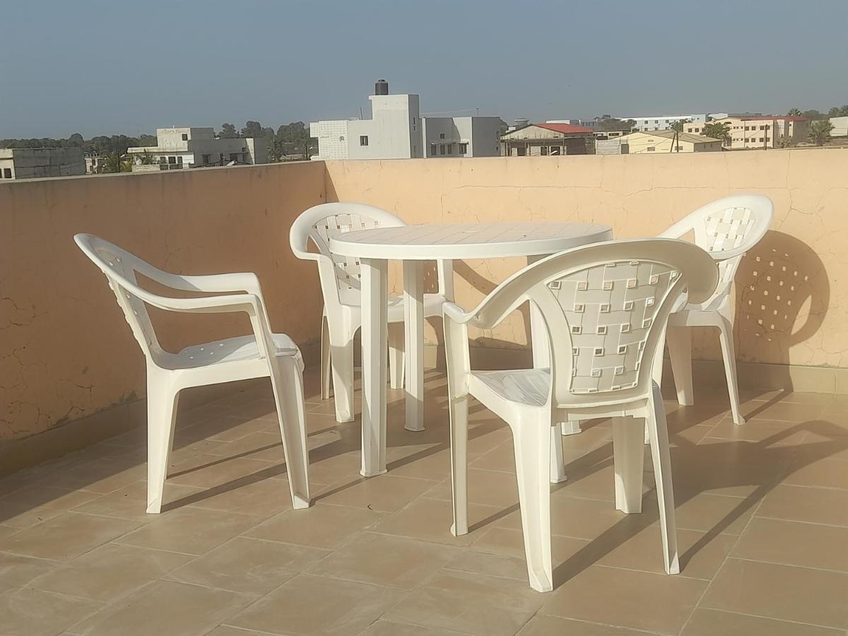 Appartement Familial Spacieux Avec Climatisation Ziguinchor Eksteriør billede