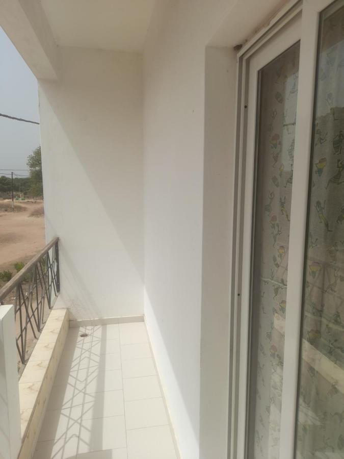 Appartement Familial Spacieux Avec Climatisation Ziguinchor Eksteriør billede