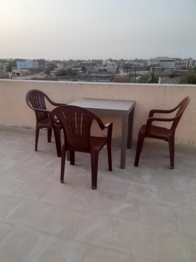 Appartement Familial Spacieux Avec Climatisation Ziguinchor Eksteriør billede