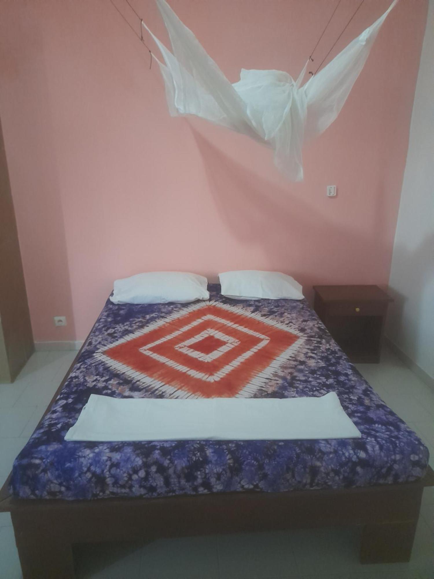 Appartement Familial Spacieux Avec Climatisation Ziguinchor Eksteriør billede