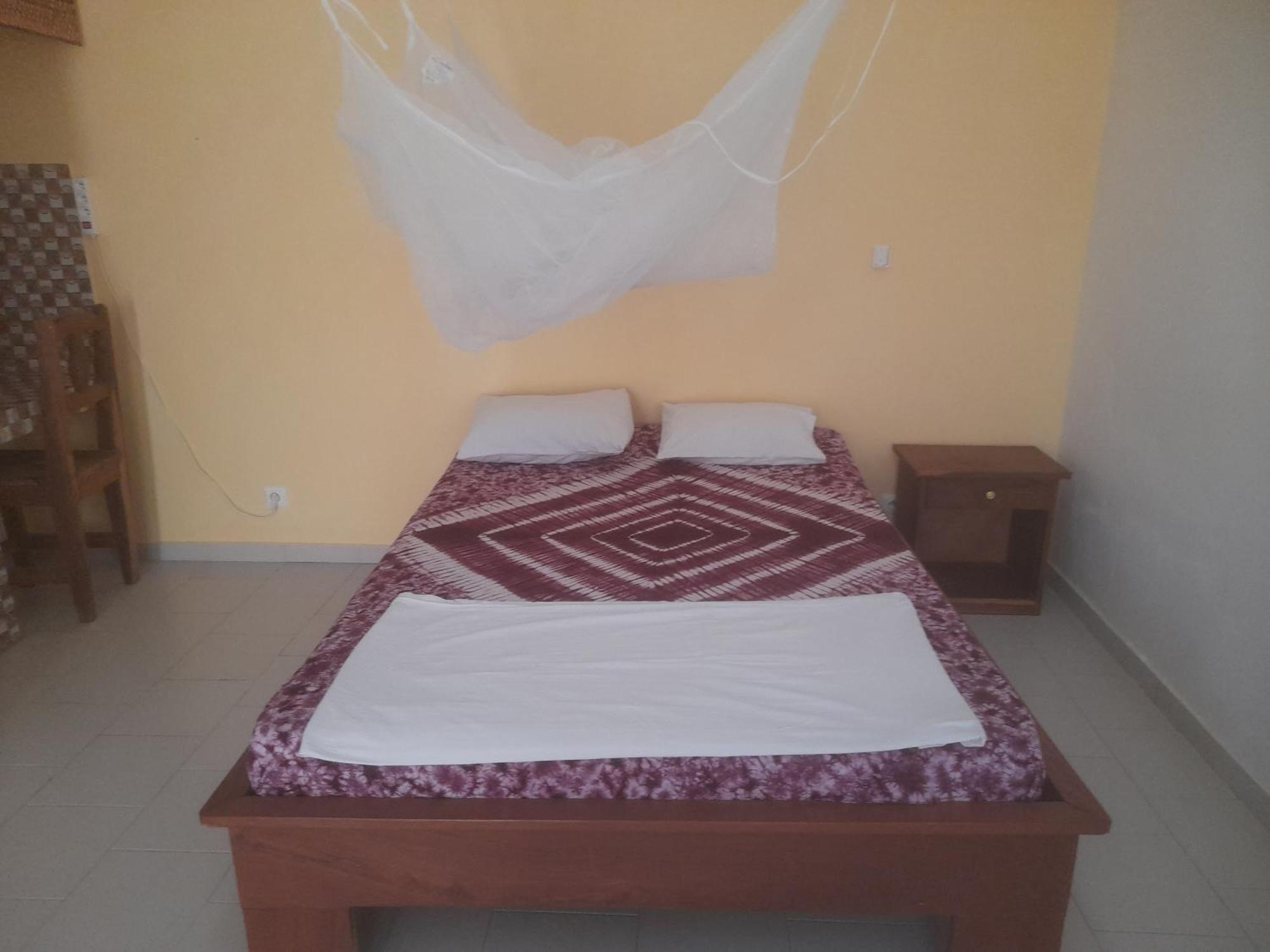 Appartement Familial Spacieux Avec Climatisation Ziguinchor Eksteriør billede