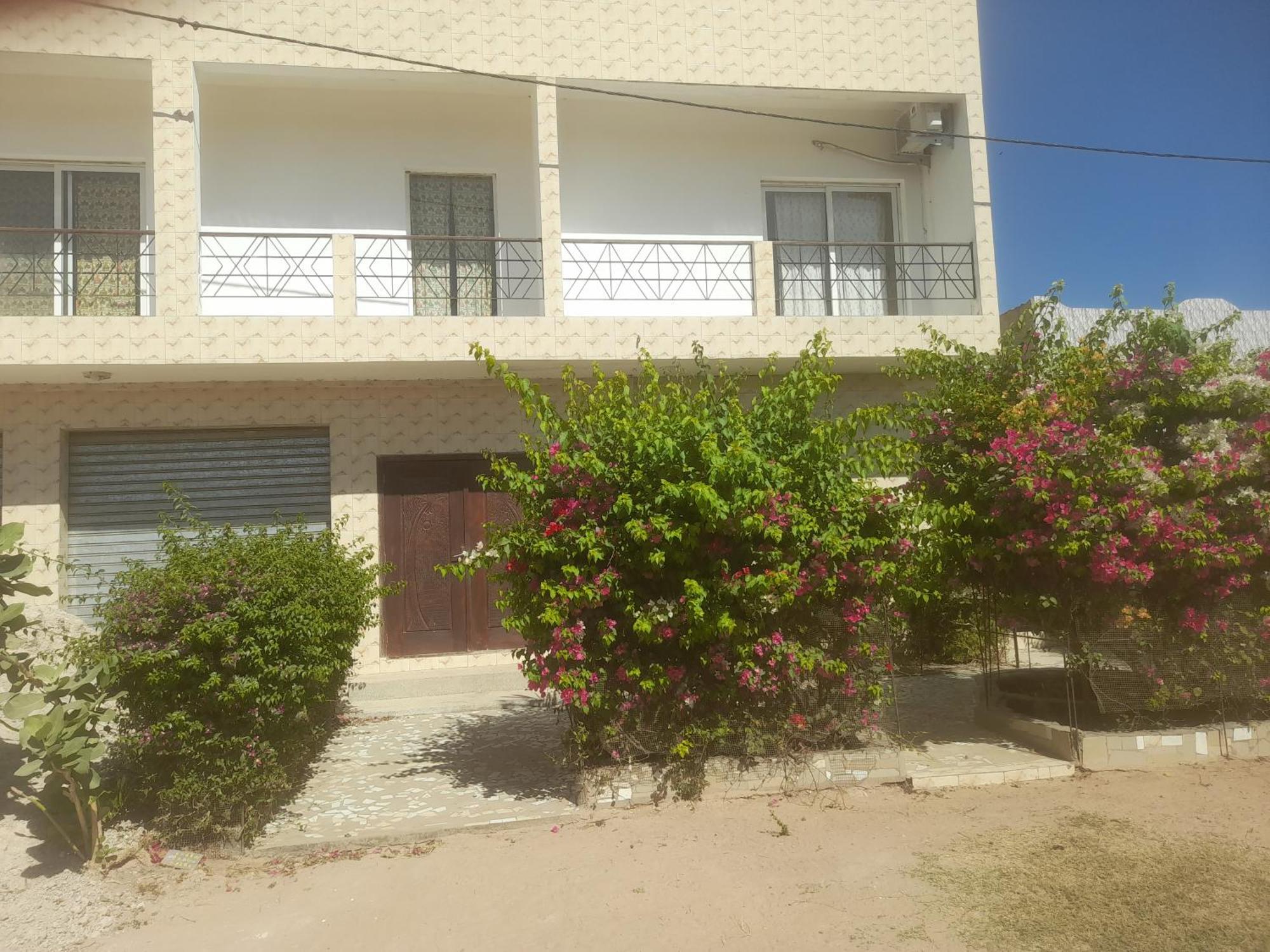 Appartement Familial Spacieux Avec Climatisation Ziguinchor Eksteriør billede