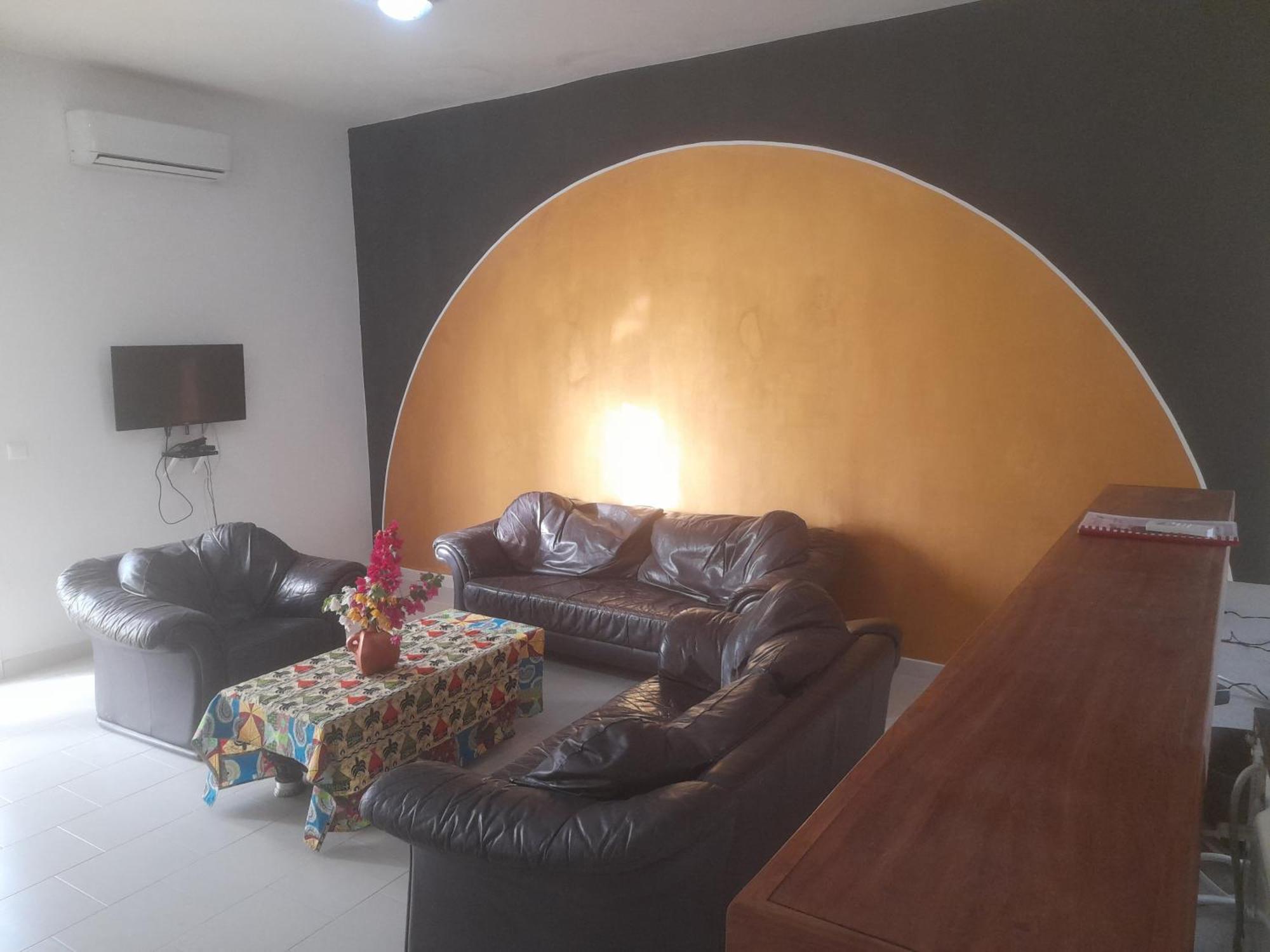 Appartement Familial Spacieux Avec Climatisation Ziguinchor Eksteriør billede