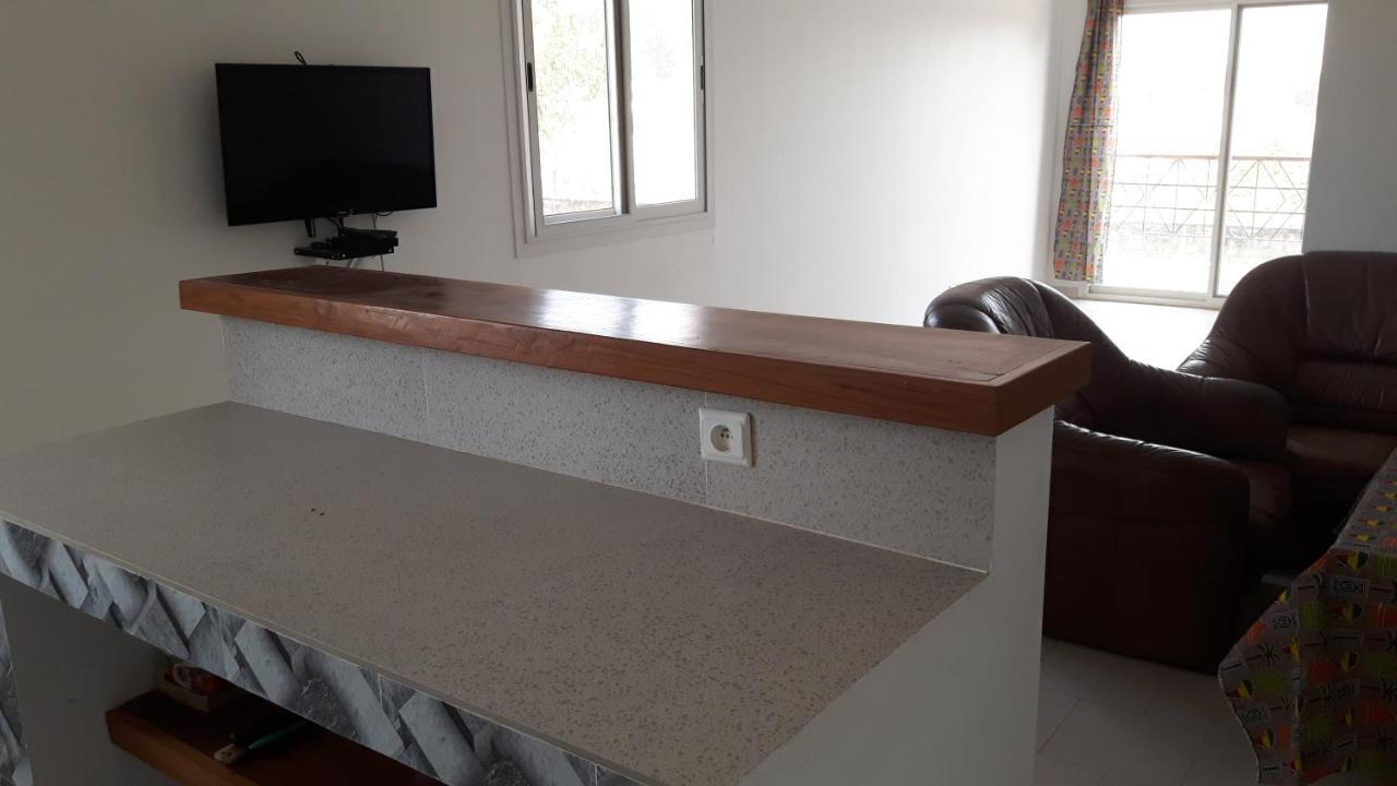 Appartement Familial Spacieux Avec Climatisation Ziguinchor Eksteriør billede